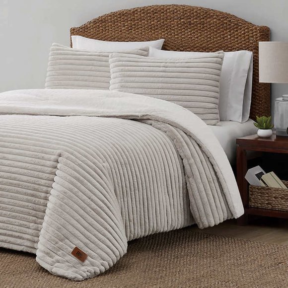 Frye Bedding Frye 3piece Channel Stitch Faux Fur Comforter Set King